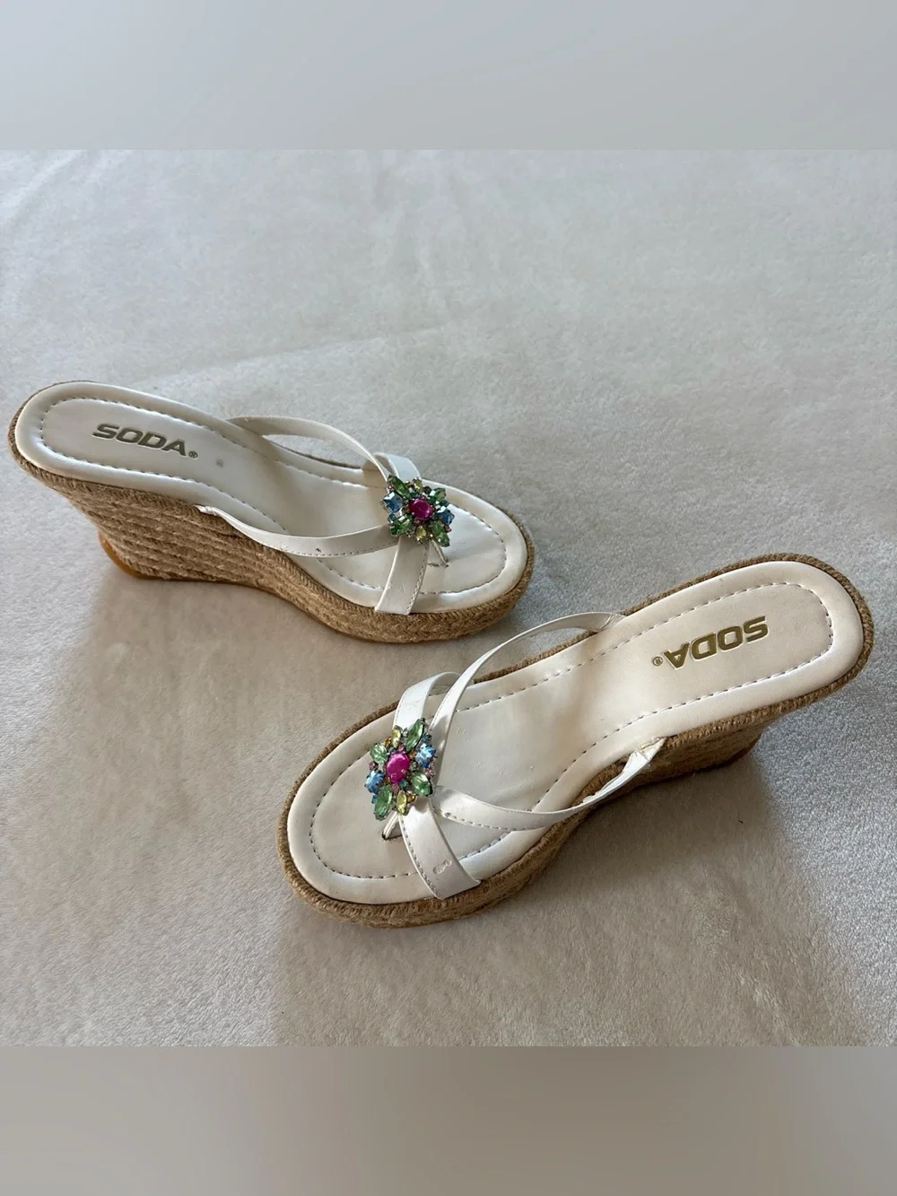 Y2K White Soda Rhinestone Floral Strappy Wedge Heels Size 7 READ